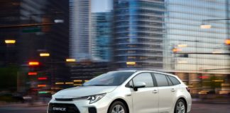 Suzuki Swace, l’open space su quattro ruote è solo ibrido