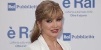 Torna “Il cantante mascherato”, Carlucci “Siamo Covid free”