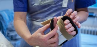 Svezia, un chirurgo sardo esegue il primo trapianto bilaterale di mani