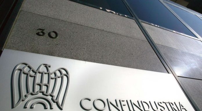 Confindustria, ripresa solo da metà 2021 se ripartono consumi