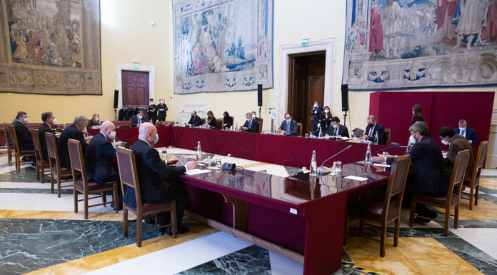 Alla Camera il confronto sul programma. Renzi: “Serve Governo dei meritevoli”