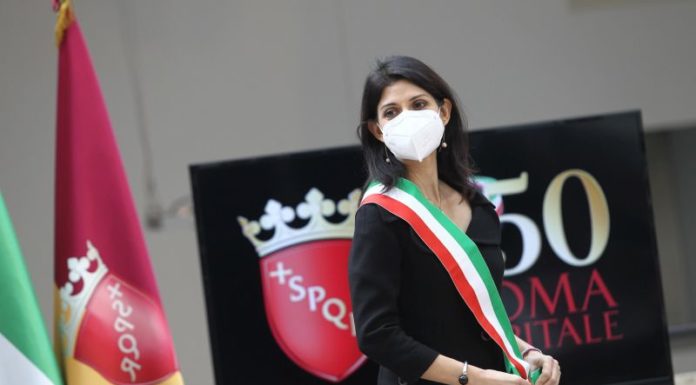 Governo, Raggi “Rompiamo gli schemi, il M5S apra a Draghi”