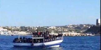 300 migranti sbarcano a Lampedusa, il sindaco “Emergenza senza sosta”