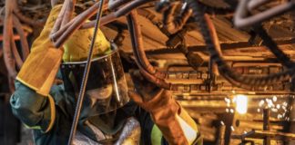 A dicembre in calo la produzione industriale