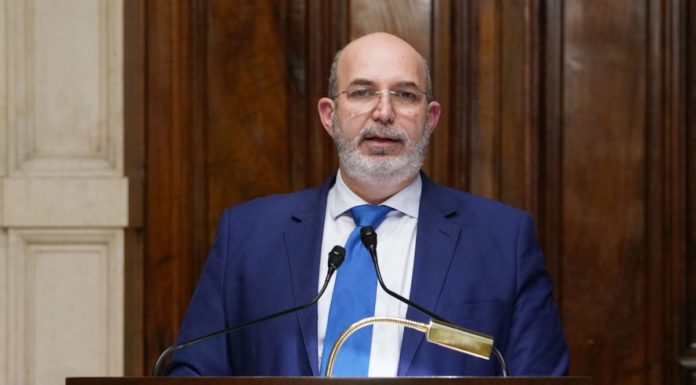 Governo, Crimi “Adesso faremo parlare i nostri iscritti”