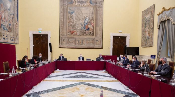 I sindacati “Prorogare la cig e il blocco dei licenziamenti”