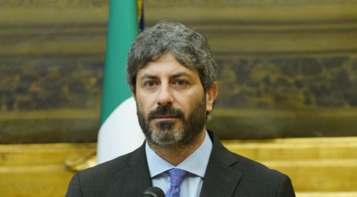 Governo, Fico “Voterò sì su Rousseau, no urne o astensione”