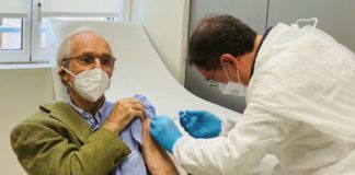 Renzo Piano primo vaccinato over 80 in Liguria “Fatelo senza esitazione”