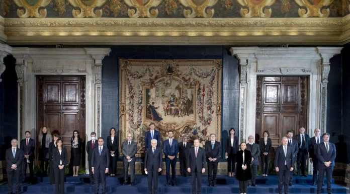 Governo, con il giuramento inizia l’era Draghi