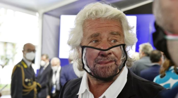 Governo, Grillo “Da oggi si deve scegliere, o di qua o di là”