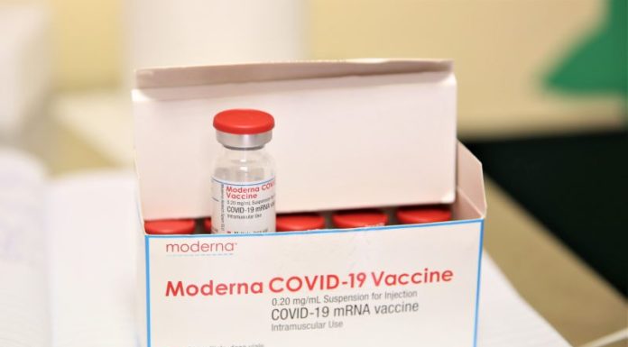 Commissione Ue acquista altre 150 milioni di dosi vaccino Moderna