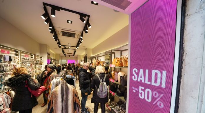 Consumi, a gennaio indicatore Confcommercio in calo del 12,9%