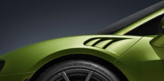 Sulla McLaren Artura di serie il sistema Pirelli Cyber Tyre