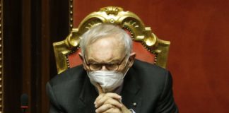 Scuola, Bianchi “Priorità vaccinare insegnanti e personale”