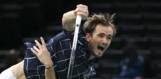 Medvedev vola in finale in Australia, sfiderà Djokovic