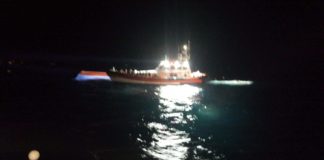 Immigrazione, barcone si ribalta al largo di Lampedusa