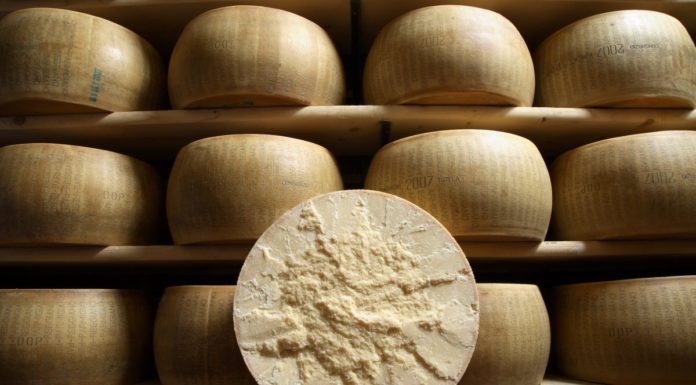 Parmigiano Reggiano, nel 2020 +7.9% vendite in Italia, +10.7% all’estero