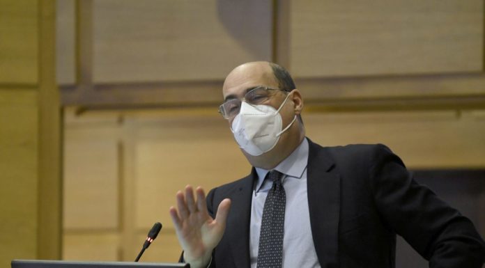 Covid, Zingaretti “Salvini rischia di portare l’Italia fuori strada”
