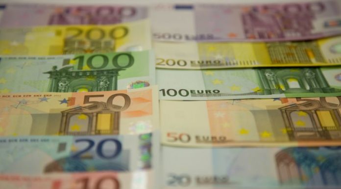 La pandemia impoverisce gli italiani, -1.650 euro a famiglia