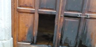 Incendiato il portone di casa del sindaco di Trani