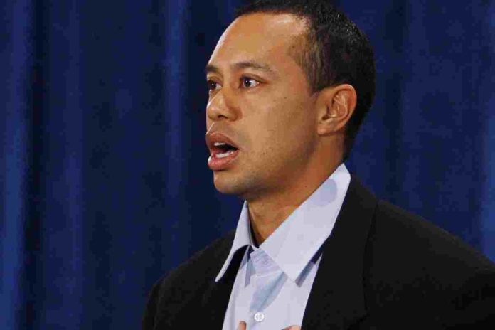Tiger Woods apologizes for