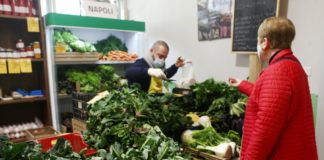 Acqua, proteine vegetali e latticini per una dieta anti calcoli