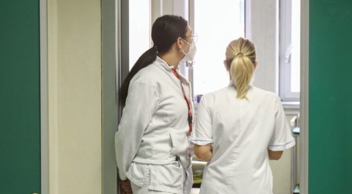 Coronavirus, donne più colpite dai contagi professionali