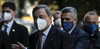 Covid, Draghi firma il suo primo Dpcm, scuole chiuse nelle zone rosse