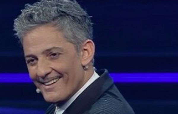 A Sanremo Fiorello ironizza su Zingaretti, cantano Mihajlovic e Ibra