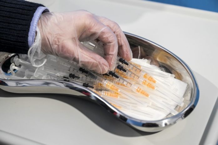 VACCINO ANTI COVID-19, SOMMINISTRAZIONI ASTRAZENECA IN HUB FIUMICINO AL PERSONALE SANITARIO UNDER 55