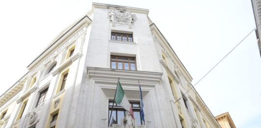 Istat, a ottobre la produzione diminuisce dello 0,3% su base annua