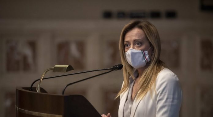 Coronavirus, Meloni “Stop cashback e risorse a decreto su ristori”
