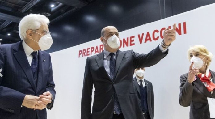 Mattarella visita il centro vaccinale “La Nuvola” a Roma
