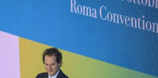 Ferrari, Elkann “Abbiamo due piloti giovani, sono ottimista”