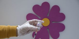 Vaccino, in Sicilia al via prenotazioni per i 70enni