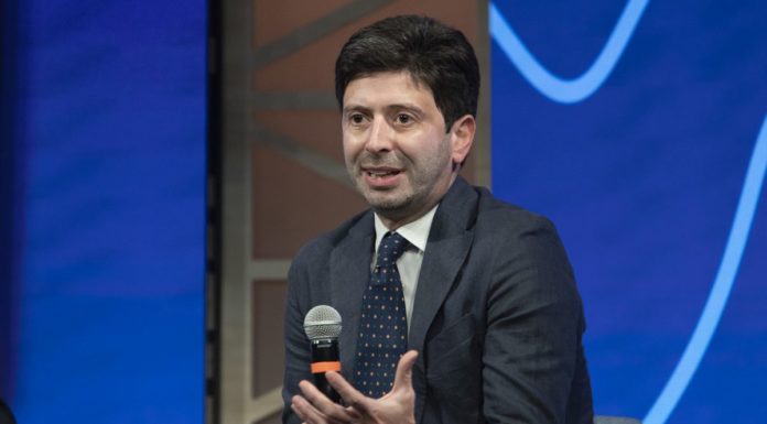 Covid, Speranza “Probabili restrizioni per evitare peggioramento”