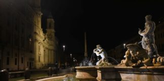 Roma, tornano a splendere le fontane di piazza Navona