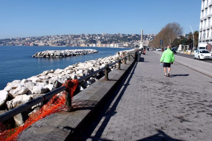 NAPOLI, ZONA ROSSA, LUNGOMARE DESERTO