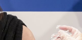 Regione Emilia Romagna al governo, medici lavoro per vaccino in azienda