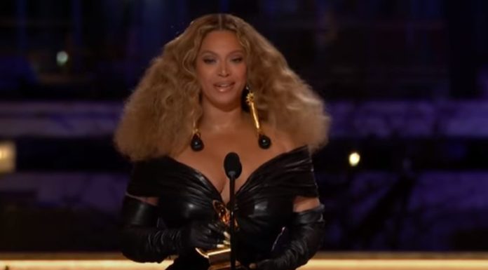 Beyoncè domina i Grammy, Billie Eilish disco dell’anno