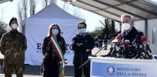 A Milano vaccini in auto, Guerini “Fino a 2.000 dosi al giorno”