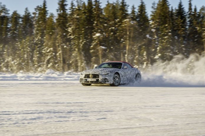 Zukünftiger Mercedes-AMG SL auf abschließender WintererprobungUpcoming Mercedes-AMG SL on final winter development drive