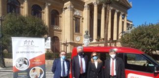 Unicredit dona bus navetta per Ail Palermo e Trapani