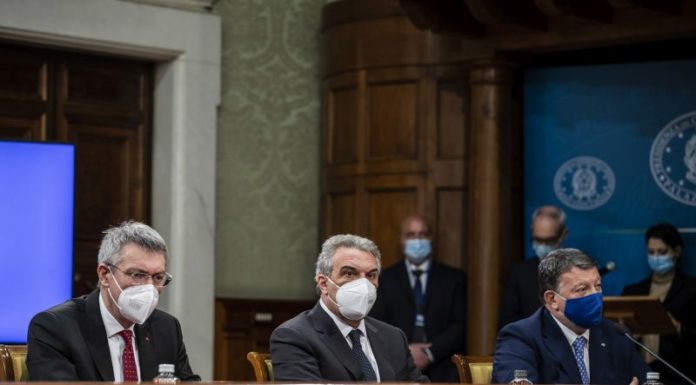 Sindacati a Draghi “Dai vaccini al Dl Sostegni, subito un confronto”