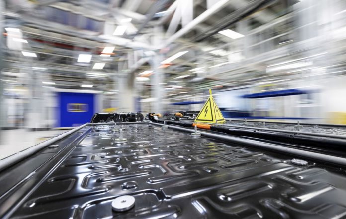 Mercedes-EQ startet Produktion von Batteriesystemen für den EQS und baut Elektro-Kompetenz weiter ausMercedes-EQ starts production of battery systems for the new EQS and expands EV expertise