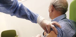 Vaccino, Zingaretti “da venerdì anche di notte, via da hub Fiumicino”