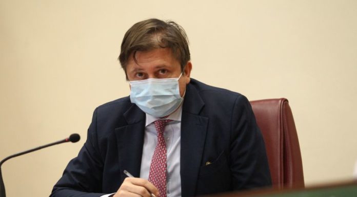 Coronavirus, Sileri “Scuole aperte dopo Pasqua, anche in zona rossa”