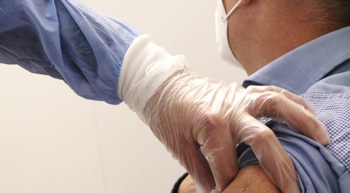 Vaccino, prime dosi Johnson & Johnson dalla seconda metà di aprile