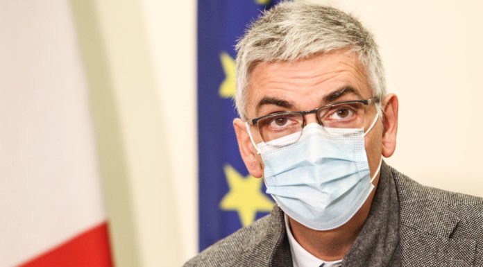 Brusaferro “curva dell’epidemia in discesa, l’estate sarà più libera”