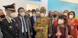 Vaccino, il generale Figliuolo visita hub di Messina e Catania